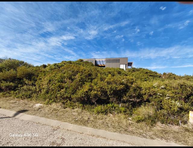 851M² VACANT LAND FOR SALE IN PARADISE BEACH